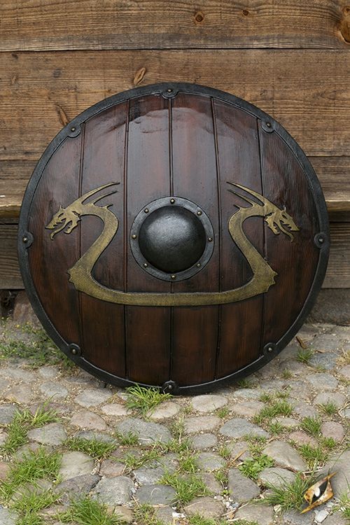 Escudo Vikingo de madera Fotografía de stock - Alamy