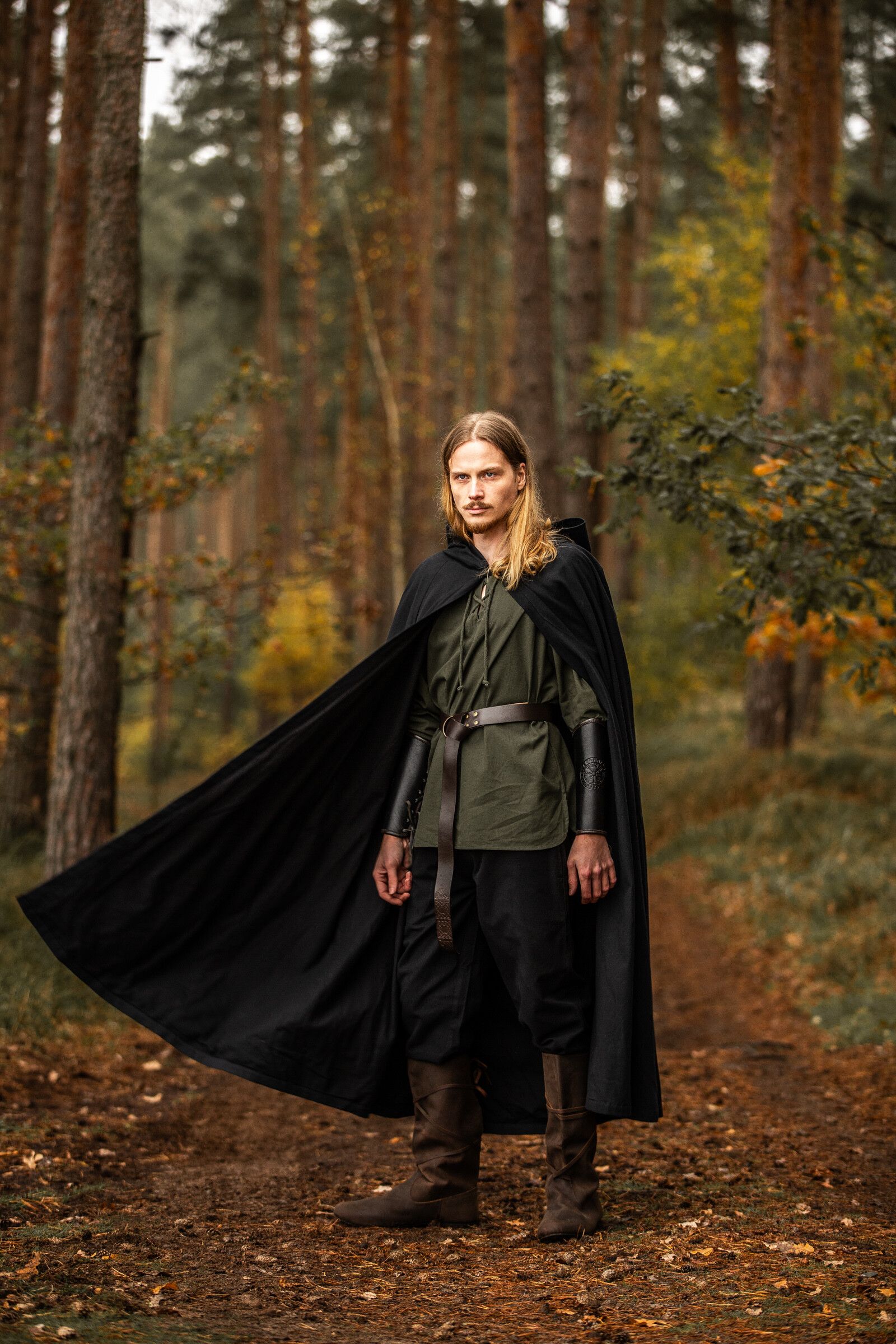 Capa medieval Johannes - Negro - Imagen 7